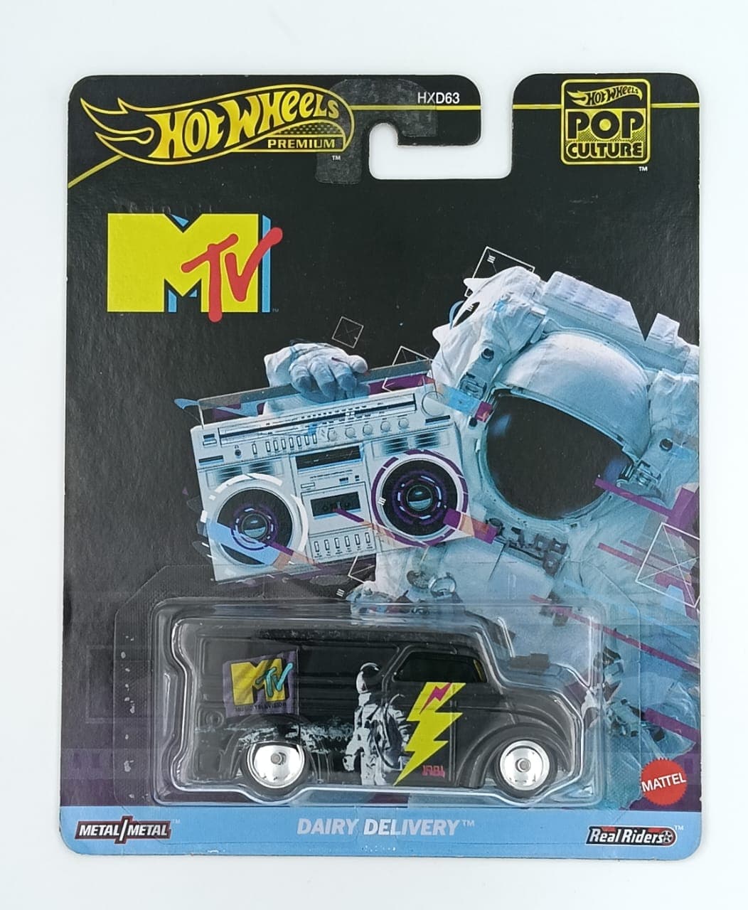 Hot Wheels Premium 1:64 DAIRY DELIVERY MTV - Image 1