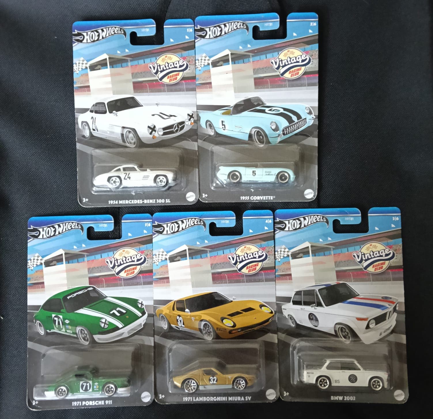 HOT WHEELS PREMIUM 1:64 VINTAGE RACING CLUB SET - Image 1