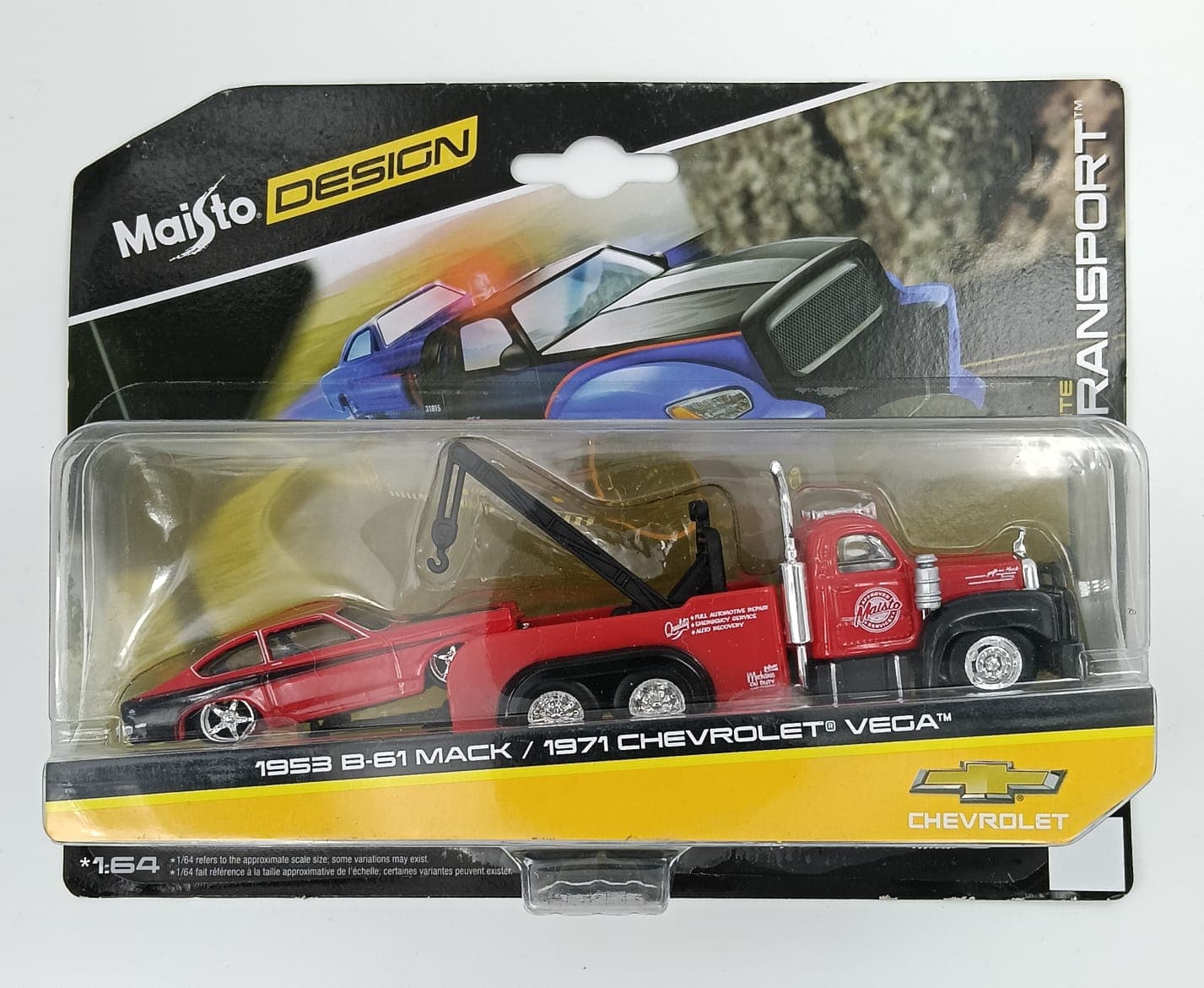 Maisto DESIGN 1953 B-61 MACK / 1971 CHEVROLET VEGA ELITE TRANSPORT - Image 1