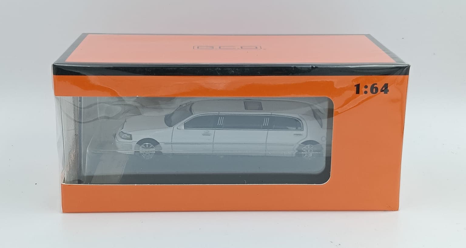 GCD 2003 Town Car Limousine - Image 1