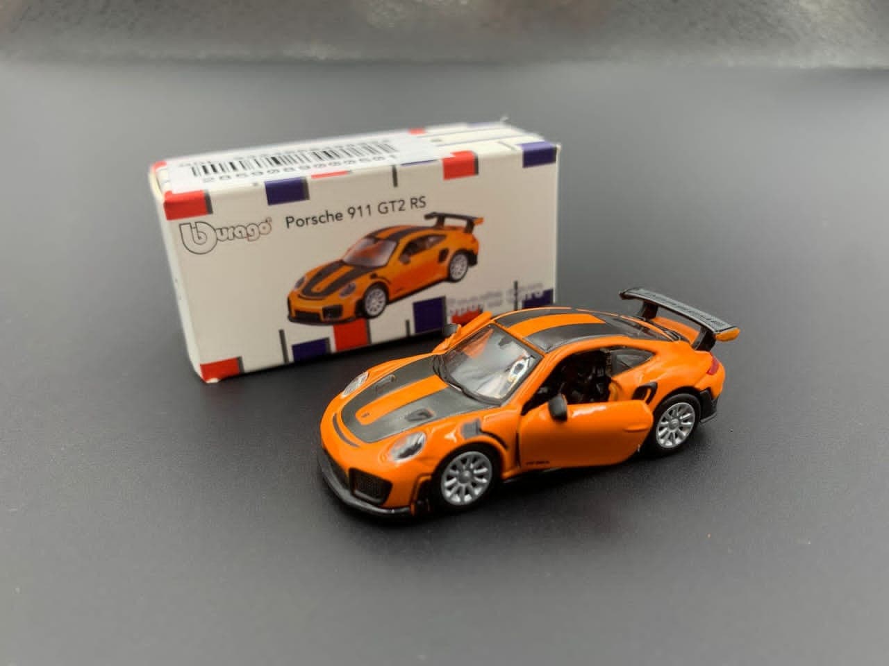 Bburago 1:64 BOX PORSCHE 911 GT2 RS - Image 1