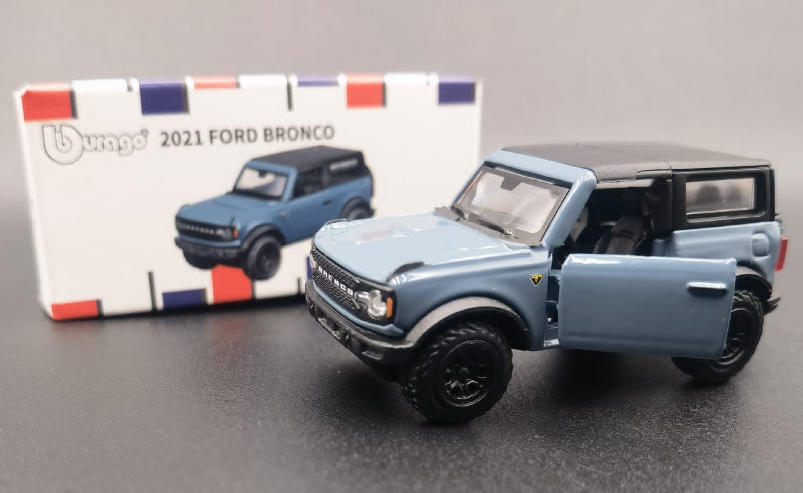 Bburago 1:64 BOX 2021 FORD BRONCO - Image 1